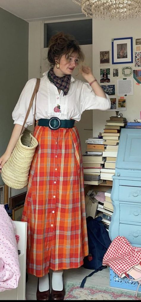 Eccentric Aunt Aesthetic, Grandma Clothes Outfits, Eccentric Old Lady Aesthetic, Art Curator Aesthetic Outfits, Maximalist Party Outfit, 70s Folk Aesthetic, Grandma Fits Aesthetic, Colorful Cozy Outfits, Vintage Eclectic Outfits