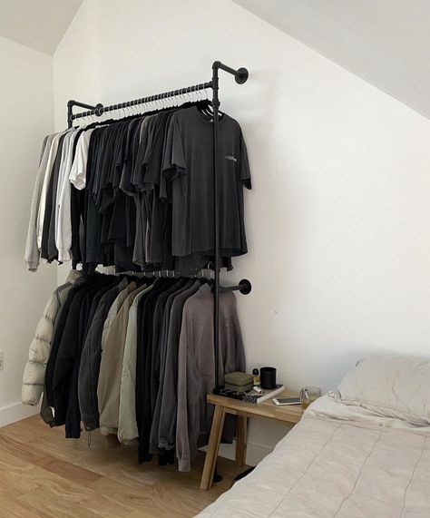 Room Design Minimalist, Bedroom Clothes Rack Aesthetic, Small Rack, Floating Clothes Rack, Wall Mounted Clothing Rack Bedroom, Regal For Clothes, Small Room Aesthetic Decor, Small Bedroom Open Closet Ideas, Man Closet