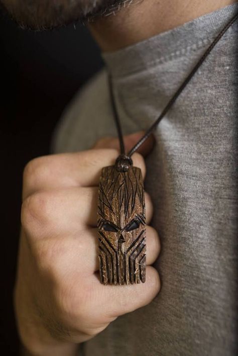 Coconut Jewelry, Wooden Jewelery, Coconut Shell Crafts, Wood Jewelery, Dremel Wood Carving, Wood Carving Designs, Wooden Necklace, Carving Designs, Wood Carving Art