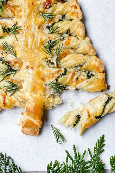 Christmas Tree Puff Pastry Spinach, Puff Pastry Christmas Tree Savory, Christmas Puff Pastry, Puff Pastry Christmas Tree, Pastry Christmas Tree, Puff Pastry Christmas, Pastry Christmas, Tree Spinach, Spinach Filling