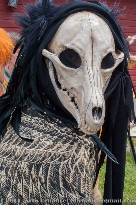 Wendigo Costume, Viking Cosplay, Horse Skull, Creepy Animals, Skull Helmet, Creepy Costumes, Viking Helmet, Head Mask, Skull Mask