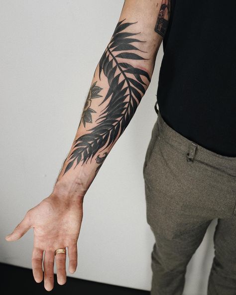 Fern Tattoo, Neotraditional Tattoo, Vine Tattoos, Plant Tattoo, Palm Tree Leaves, Tattoo Arm, Waves Tattoo, Nature Tattoos, Trendy Tattoos