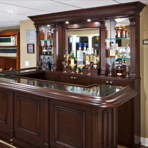 custom-man-cave-design Bar Unit Design, Indoor Bars For Home, Indoor Bar Ideas, Dark Wood Bar, Wooden Home Bar, Mahogany Bar, Bar Design Home, Barra Bar, Speakeasy Decor