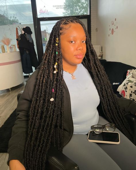 Infinity locs now available for booking + junk loc as a add on 😍 Use code “school” for $20 off soft locs + distressed locs • Book under: Distressed locs; 32” infinity locs + junk loc ⁃ Located in Queens, NY📍 • • - • • • • #invisiblelocsnyc #nychairstylist #softlocsny #knotlessbraidsnyc #distressedlocsnyc #nitalocsny #butterflylocsny #fauxlocsny #locsbynayy #retwistnyc Soft Locs Bun, Infinity Locs, Locs With Curls, Locs Distressed, Locs Bun, Distressed Locs, Highlight Wig, Soft Locs, Permed Hair