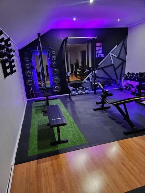 Gym Colors Ideas, Small Gym Room Ideas, Small Gym Room, Home Gyms Ideas Garage, Small Workout Room, Gym Room Ideas, Workout Room Ideas Home, Small Home Gyms, Small Home Gym Ideas