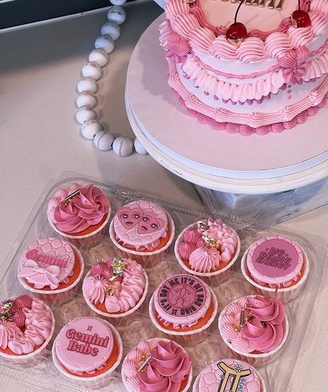 💕 Gemini Season 💕 Gemini season is officially coming to an end And We are officially ✨Obsessed ✨with this order It’s scary for me to have a client say “do whatever you want” I’m constantly second guessing myself, waiting anxiously for their reaction to the photos! I loved every second of creating this cake and cupcakes. Btw, she loved them!!! Cake drum • @cakebonofficial Food gel • @colour.mill Smoother • @sweet_escape001 Piping tips/fondant • @wiltoncakes Edible images • @icingi... Second Guessing, Gemini Season, Cake And Cupcakes, Piping Tips, Edible Images, I Want You, Cupcake Cakes, Piping, Fondant