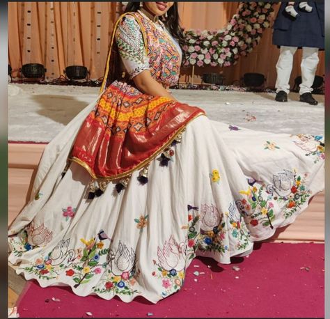 Latest Chaniya Choli Design For Marriage, Latest Chaniya Choli Design, Navratri Hairstyles, Choli Ideas, Navratri 2024, Kutchi Work, Chaniya Choli Designs, Choli Design, Ghaghra Choli