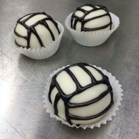 Volley Ball Cakes, Netball Cupcakes, Volleyball Cake Pops, Volleyball Banquet Ideas, Volleyball Birthday Party Ideas, Volleyball Treats, Volleyball Cupcakes, Cupcake Bites, Volleyball Snacks