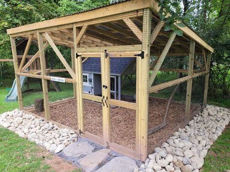 Chicken Coop Ideas & Everything Backyard Chicken Chicken Brooder Box, Chicken Coop Ideas, Brooder Box, Chicken Brooder, Coop Ideas, Duck House, Chickens Backyard, Chicken Coop, Coop