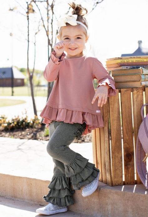 How To Make Ruffles, Ruffle Pants Outfit, Girls Ruffle Pants, Dolly Fashion, Ruffle Leggings, Kids Dress Wear, Toddler Fall, Ruffle Pants, Cute Pants