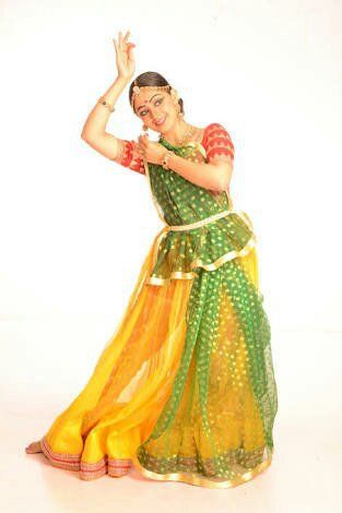 India has contributed a lot and still contributes a lot in the field of Dance. India celebrates Dance in many flavours . Each and every state of India has different colours and each of these colour… Katak Dance, Kathak Dress, Dance Mudras, India Quilt, Kathak Costume, India Dancing, Indian Dances, Indian Dancing, Indian Classical Dancer