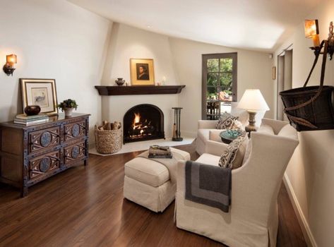 15+ Corner Fireplace Ideas for Your Living Room to Improve Home Interior Visual Spanish Fireplace Ideas, Spanish Style Fireplace, Spanish Fireplace, Master Fireplace, Southwest Living Room, Concrete Floors Living Room, Casita Ideas, Corner Fireplaces, Mediterranean Living Rooms