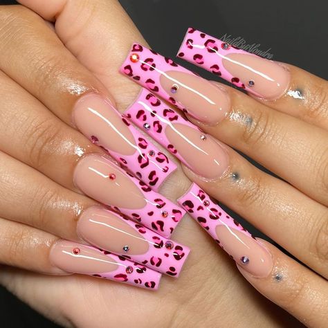 ALONDRA | HOUSTON, TX. NAILS on Instagram: “Hand drawn 🐆 • #houstontx #houstontexas #houstonnails #houstonnailtech #nailtech #ombrenails #longnails #perfectnude #valentinopure…” Y2k Nails Leopard, Y2k Square Nails, 2000s Nails Acrylic Y2k, Leopard Nails Pink, Early 2000s Nail Designs, Pink Cheetah Nails, Pink Leopard Nails, Cheetah Print Nails, Cheetah Nails