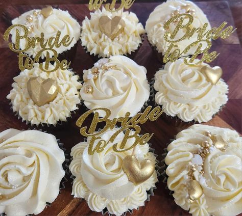 Hens party Hen Do Cupcakes, Hen Cupcakes, White And Gold Cupcakes, Hen Cake, Hen Party Cupcakes, Gold Cupcakes, Birthday Snacks, Party Cupcakes, Hens Party