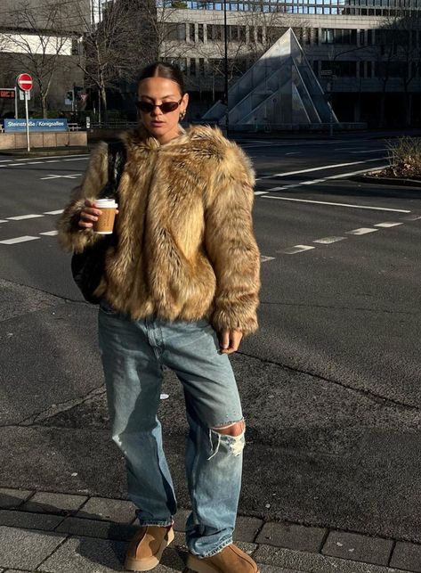 Faux Fur Coats Outfit, Fur Jacket Outfit, Trendy Fall Fashion, Denim Pants Fashion, Spring Trends Outfits, Exotic Fashion, Creating Content, Aesthetically Pleasing, Earth Tones