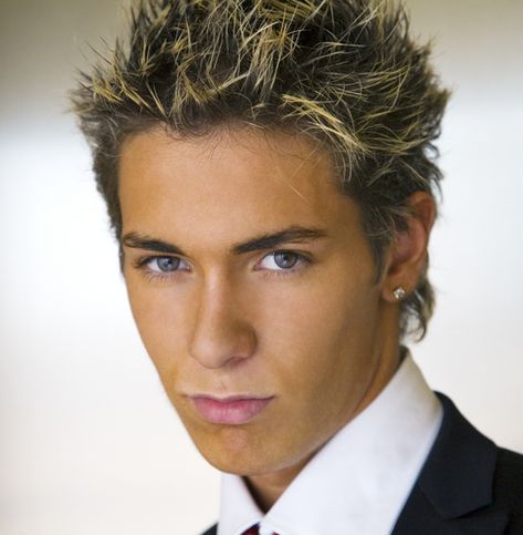 Spikey Hair, 2000s Hairstyles, Mens Hairstyles Medium, Spiky Hair, Spiked Hair, Cool Hairstyles For Men, 90s Hairstyles, Funky Hairstyles, Mens Haircuts Short