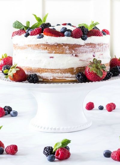 Berry Chantilly Cake Recipe, Chantilly Cake Recipe, Summertime Ideas, Berry Cake Recipe, Berry Chantilly Cake, Chantilly Cake, Cake With Berries, Best Summer Desserts, Iced Cake