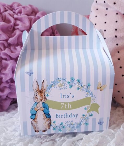 Peter Rabbit Favor Ideas, Peter Rabbit Winter Party, Peter Rabbit Gift Table, Peter Rabbit Birthday Party Games, 1st Birthday Foods, Peter Rabbit Guest Book, Baby Souvenir, Peter Rabbit Party, Party Giveaways