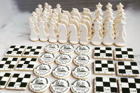 Chess Cookies Decorated, Chess Birthday Party Ideas, Chess Cookies, Chess Party, Chess Birthday, Chocolate Table, Chess Cake, Surprise 60th, Cookies Theme