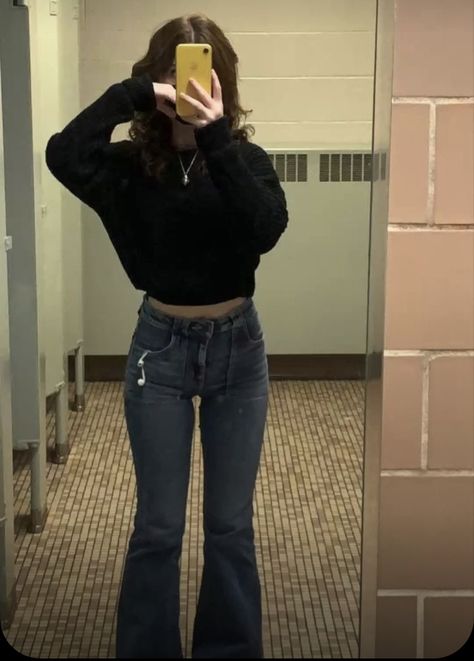 Long Sleeve Shirt With Bell Bottoms, Outfits With Black Flare Jeans, Black Flare Jeans Outfit Aesthetic, Outfit Ideas With Flare Jeans, Flared Jeans Outfit Aesthetic, Flare Jeans Aesthetic, Black Flared Jeans Outfit, Flare Jeans Outfit Aesthetic, Black Flare Jeans Outfit