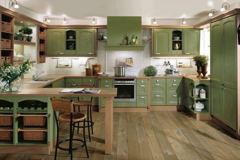 Country green kitchen. Actually liking so much green, but would it stay in style? Green Kitchen Interior, Green Country Kitchen, Interior Design Country, Olive Green Kitchen, Green Kitchen Designs, Green Kitchen Decor, Tv Walls, Country Kitchen Designs, Green Kitchen Cabinets