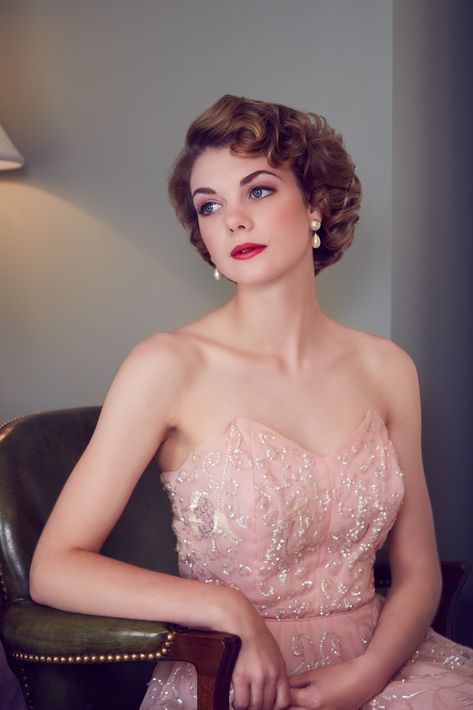 50s Make Up Look, 1950 Short Hairstyles, 1950s Inspired Makeup, 50s Makeup Tutorial, 1950s Hairstyles Updo, 50s Hairstyles For Long Hair 1950s, 1950 Makeup, 1950’s Hair, Vintage Wedding Makeup