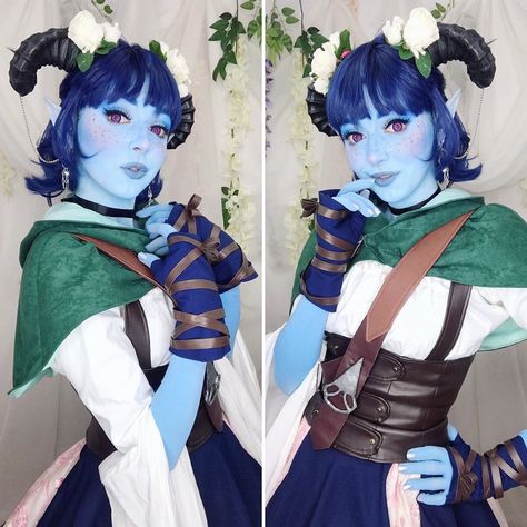 Ginny Di on Instagram: “I realized this weekend that I’ve been cosplaying Jester for NINE MONTHS?! And I’m still not tired of it, so I hope y’all aren’t either 💙⠀…” Tiefling Costume, Jester Ren Faire, Tiefling Cosplay, Tiefling Tail Cosplay, Jester Cosplay, Jester Critical Role Cosplay, Nott Critical Role Cosplay, Renfaire Outfit Jester, Tiefling Cosplay Makeup