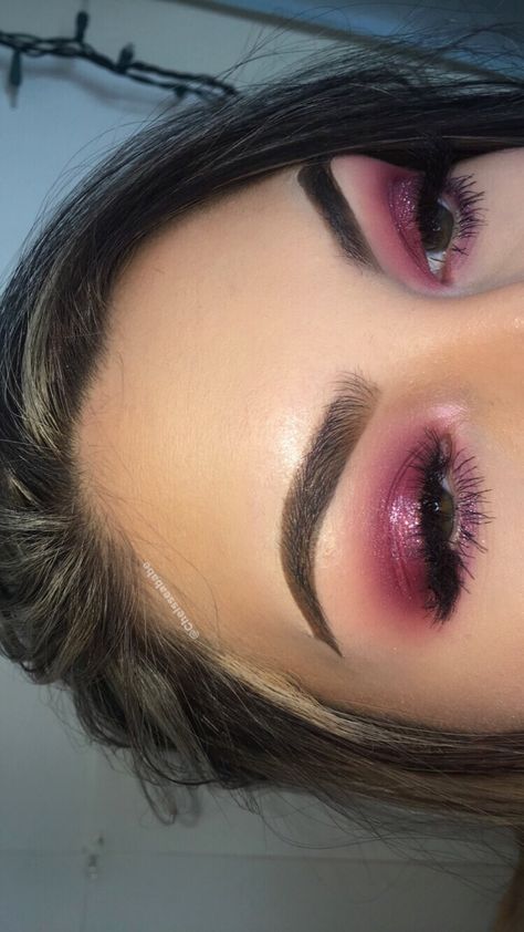 Valentines Date Makeup, Valentine Eyeshadow Looks, Valentine's Makeup, Makeup 2023, Day Makeup Looks, Make Up Inspiration, Valentines Day Makeup, Night Beauty, Pink Eye