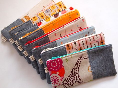 Pencil Pouches, Pouch Sewing, Craft Show, Denim Crafts, Pouch Pattern, Patchwork Bags, Pencil Bags, Sewing Gifts, Fabric Bags