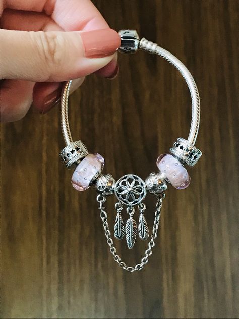 Pandora Bracelet Ideas Simple, Bracelet Ideas Simple, Pandora Bracelet Ideas, Pandora Jewlery, Disney Pandora Bracelet, Pandora Bracelet Charms Ideas, Pandora Bracelet Designs, Pandora Inspiration, Accessorize Jewellery