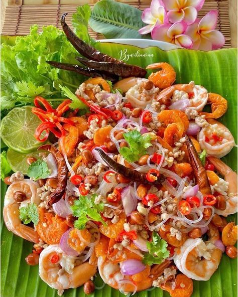 Best Thai Food, Spicy Salad, Thailand Food, Thai Street Food, Hotel Food, Noodle Salad, Mung Bean, Dessert Drinks, Food Culture