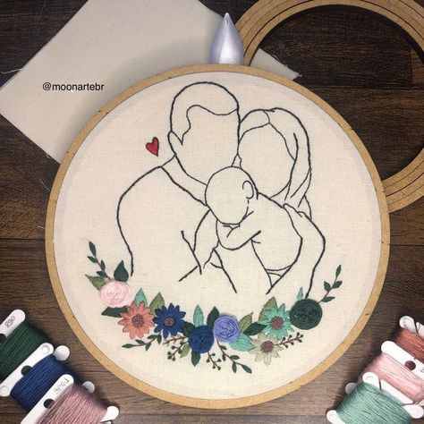 Motherhood Embroidery, Family Embroidery Ideas, Pregnancy Embroidery, Baby Embroidery Ideas, Embroidery Family, Diy Embroidery Art, Embroidery Hoop Art Diy, Embroidery Designs Baby, Basic Hand Embroidery Stitches