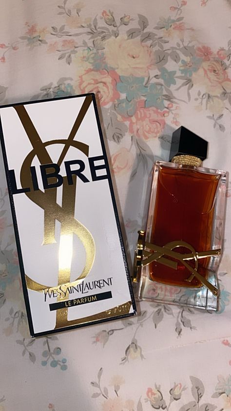 Parfum Aesthetic, Ysl Libre, Expensive Perfume, Antique Aesthetic, Perfume Bottle Design, Fragrances Perfume Woman, Stylish Iphone Cases, Dior Perfume, Dark Green Aesthetic