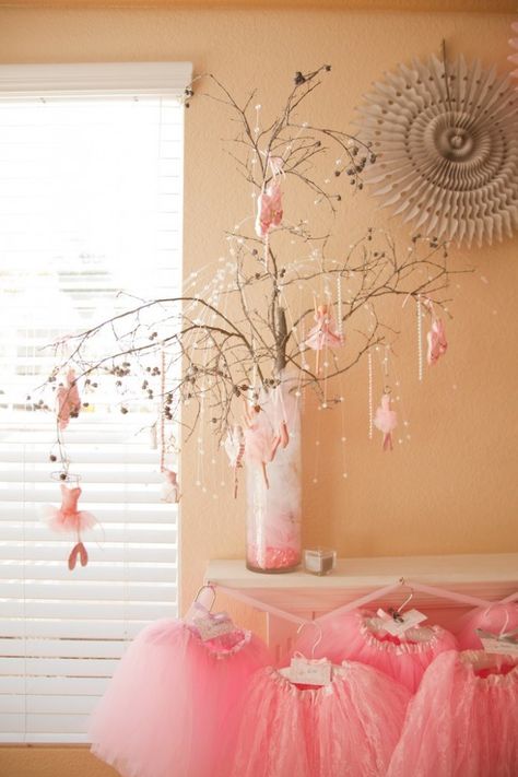 Money Tree Tutu Party Decorations, Ballerina Birthday Party Ideas, Tutu Birthday Party, 4de Verjaardag, Ballerina Theme, Ballerina Birthday Party, Ballet Birthday Party, Ballerina Baby Showers, Ballet Birthday