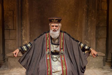 King Herod receives the Wise Men in his palace. Wise Man Costume, Theatre Decor, Biblical Clothing, King Herod, Bible People, Biblical Costumes, Nativity Costumes, Matthew 2, Religious People