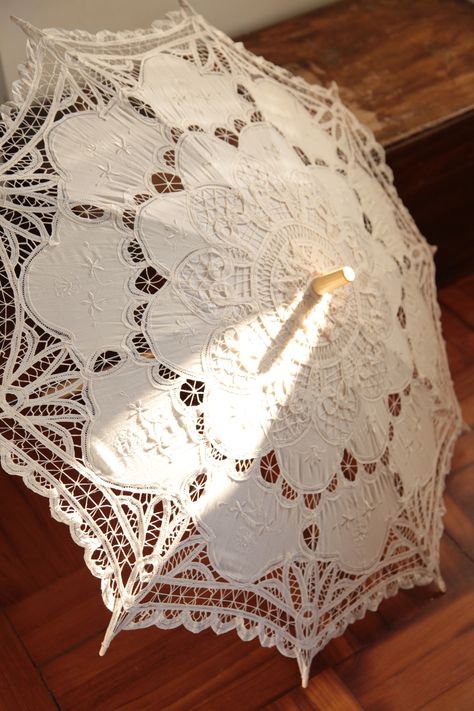 Vintage Lace parasol, cream and off white thick lace.  http://www.laceyk.com/product/lace-parasol/ White Lace Umbrella, Parasol Aesthetic, Victorian Parasol, White Parasol, Vintage Parasol, Parasol Wedding, Lace Umbrella, Lace Parasol, Cute Umbrellas