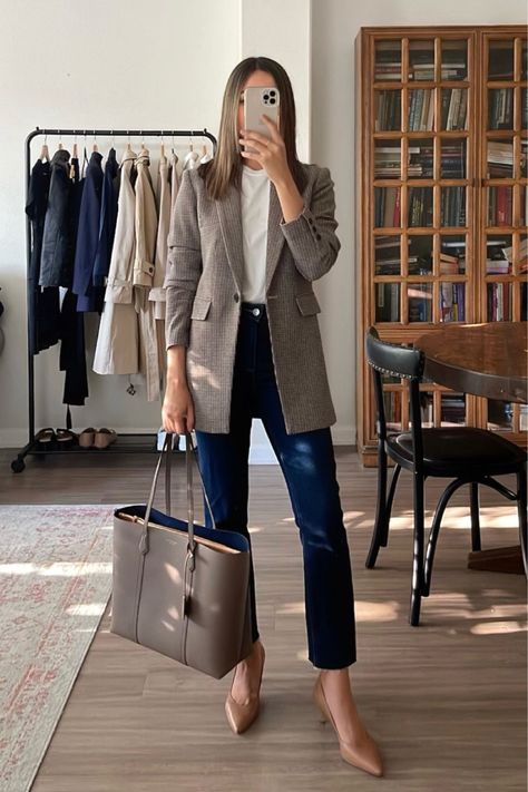 Taupe Blazer Outfit, Life With Jazz, Look Office, Blue Jean Outfits, Fashion Capsule Wardrobe, Office Casual Outfit, Casual Workwear, Office Outfits Women, Capsule Outfits