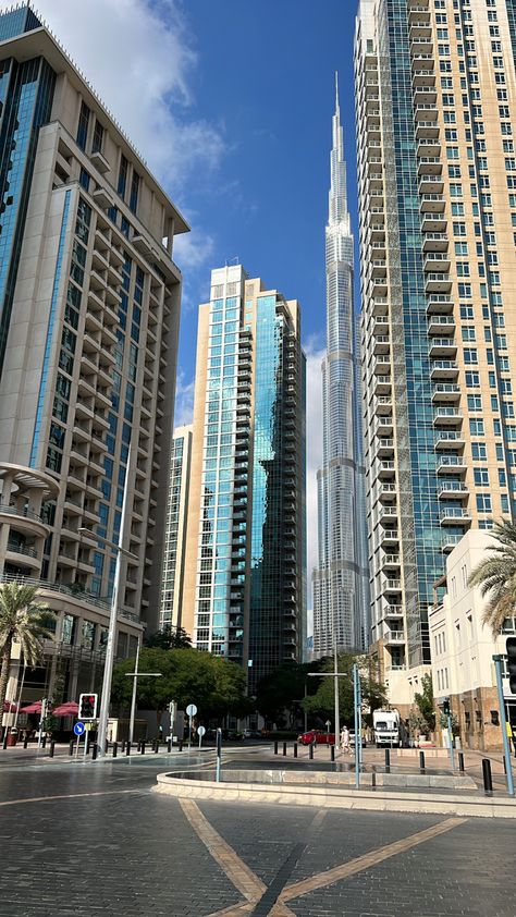 #dubai #burjkhalifa #downtown #streetstyle #aesthetic #luxury Downtown Dubai Aesthetic, Dubai Scenery, Abu Dhabi Aesthetic, Building Dubai, Outside Background, Dubai Street, Ma Laxmi, Dubai Photos, Carolina Puerto Rico