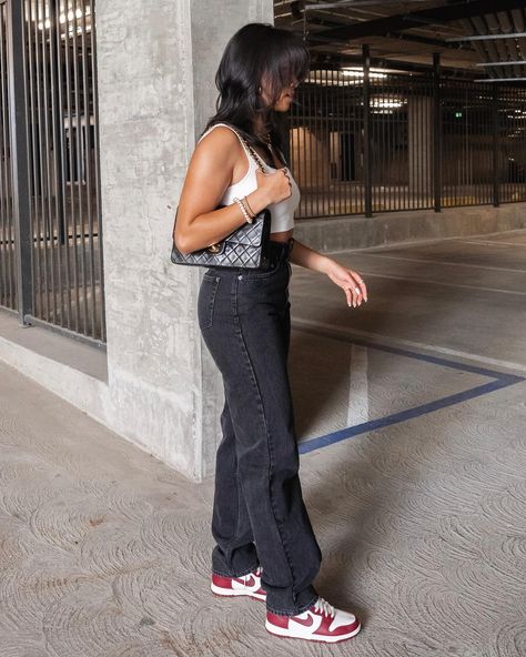 Sneaker Head Fashion Street Styles, Nike Dunk High Top Outfit, Outfits With High Top Dunks, Nike High Dunks Outfit, Nike Dunk High Outfit Woman, High Dunks Outfit, High Top Dunks Outfit, Nike Dunk Aesthetic, Nike Dunks Outfit Woman Street Styles