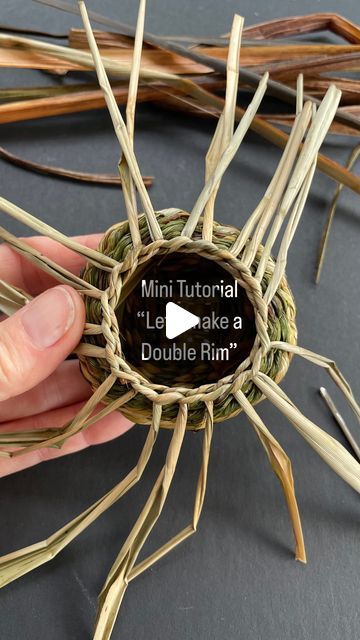 Fairy doors.Hemp Crochet.Wild Basketry on Instagram: "Follow along as we make a tiny basket with a double rim top. I’ve used dianella for my spokes & weavers of green chasmanthe, yellow flag iris, marginata for the black & papyrus giving the golden colour. Dianella is an Australian native also called flax Lilly, NZ flax would be a similar alternative. I welcome questions so ask away if something isn’t making sense.  Happy weaving 💚🤎. Robyn . .  #basketry#basketrytutorial#learntoweave#twinedbasket#basketweaving#weaving#naturalfibres#naturalfibers#grassbasket#foragedfibres#howtoweave#makeabasket#robynmorris_atelier" Native American Basket Weaving Tutorial, Raffia Weaving Diy, Basketry Basket Weaving, Wild Basketry, Hemp Crochet, Wheat Weaving, Grass Weaving, Flax Weaving, Circular Weaving