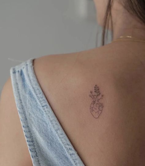 Tattoo Women Butterfly, Tattoo Ideas For Men Hand, Cute Small Tattoo Ideas, Small Minimalist Tattoo, Peace Tattoos, Small Tattoo Ideas, Petite Tattoos, Spine Tattoos For Women, Hand Tattoos For Women