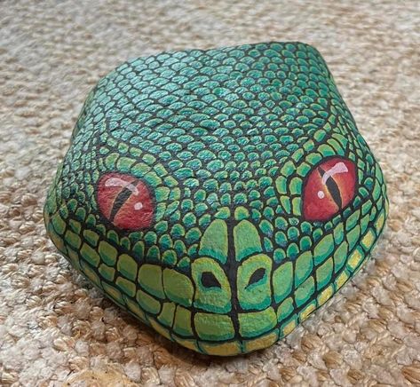 Painted Rock Snake Ideas, Snake Rock Painting Ideas, Snake Head Painted Rock, Rock Snake Painting, Rock Snake, Garden Snake, Rock Crafts Diy, Stone Paintings, Snake Painting