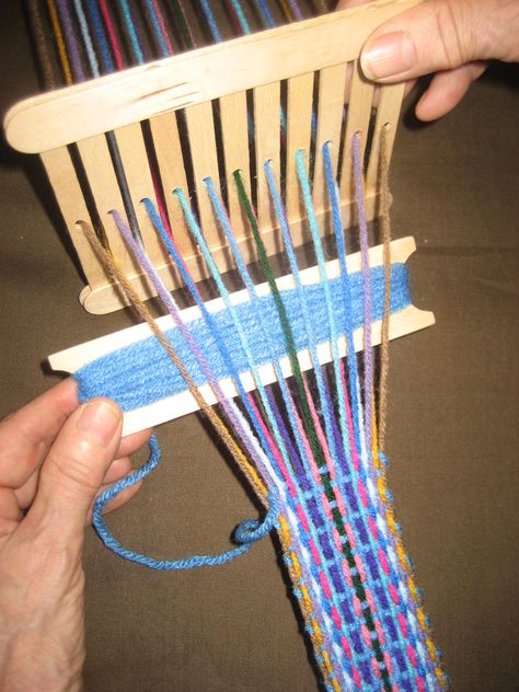 Heddle weft warp weaving Basic Weaving, Small Weaving, Tapestry Loom Weaving, Art Yarn Weaving, Weaving Fabric, Tapestry Loom, Weaving Loom Diy, Inkle Weaving, Weaving Loom Projects