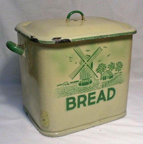 Cake Carriers, Vintage Bread Boxes, Kitchen Green, Windmill Design, Vintage Kitchen Utensils, Enamel Ware, Old Tins, December 4th, Vintage Kitchens