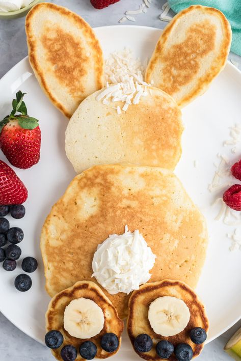 Healthy Easter Snacks, Healthy Easter Dessert, Healthy Easter Treats, Easter Fruit, Bunny Pancakes, Smoothie Popsicles, Pancake Recipe Buttermilk, Banana Pancakes Recipe, Healthy Easter