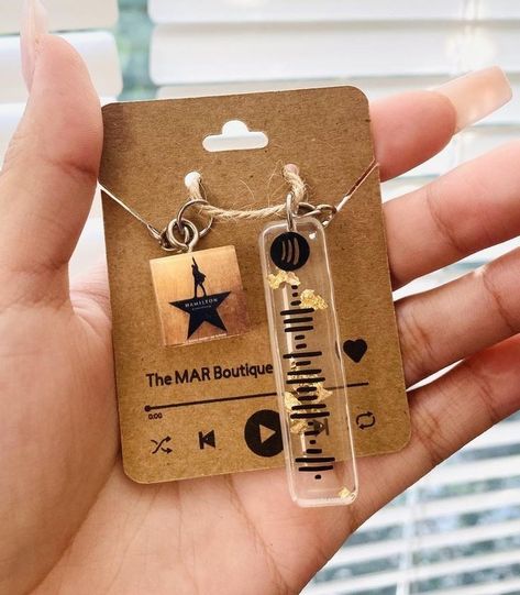 Spotify Code Keychain, Spotify Code, Keychain Gifts, Cadeau Photo, Diy Resin Art, Custom Keychain, Keychain Gift, Diy Birthday Gifts, Easy Diy Crafts