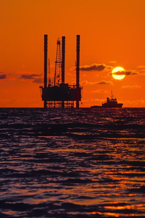 #oil rig #sunset #BruneiDarussalam Oil And Gas Industry Wallpaper, Kapal Feri, Brunei Travel, Oil Rig Jobs, Petroleum Engineering, Oil Platform, Oil Refinery, Drilling Rig, Oil Industry