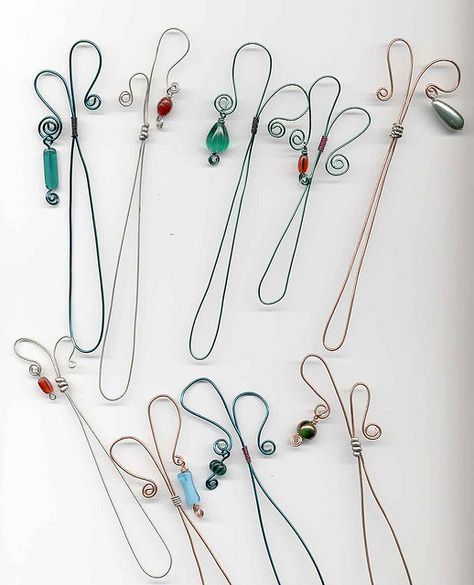 Wire bookmarks: Bend the wire, add a bead, you're done! #DIY #crafts Wire Bookmarks, Bijoux Fil Aluminium, Beaded Bookmarks, Diy Bookmarks, Book Markers, Wire Crafts, The Wire, Beads And Wire, Wire Art