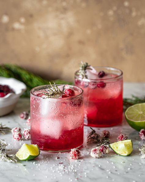 This Cranberry Smash Cocktail is an easy and festive holiday beverage made with cranberry sauce and a homemade rosemary simple syrup. #cocktail #newyearseve #valentinesday #drink Cranberry Cocktail Recipe, Cranberry Simple Syrup, Rosemary Cocktail, Simple Syrup Cocktails, Cranberry Drinks, Rosemary Simple Syrup, Seasonal Eating, Cocktail Syrups, Cranberry Cocktail