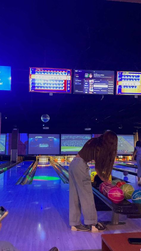 Bowling Picture Ideas, Bowling Pictures Instagram, Bowling Alley Aesthetic Photoshoot, Bowling Inspo Pics, Bowling Pics, Bowling Outfit Ideas, Bowling Photos, Bowling Pictures, Bowling Outfit